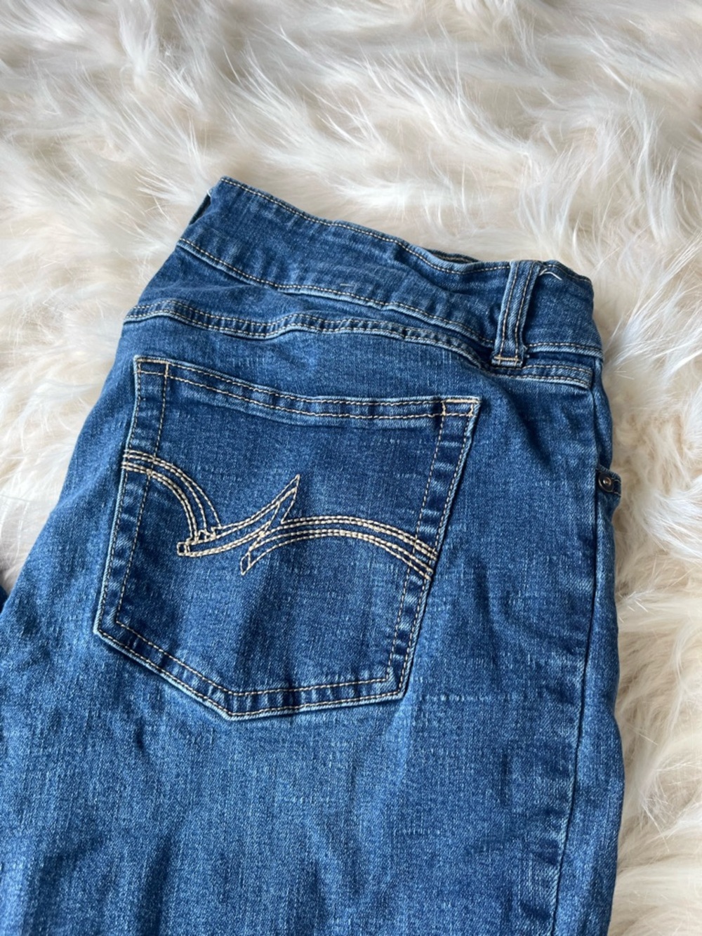 Wrangler Skinny Jeans Women's 13x30 Mid Rise Skinny Medium Wash - Picture 2 of 5